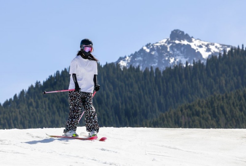 新华全媒+丨冰雪运动成就新疆文旅新名片