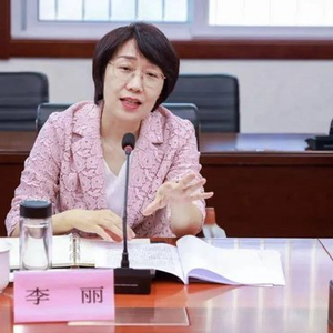 唐山市委原常委李丽，收受私营企业主、领导干部等28人所送礼品、礼金、消费卡