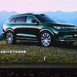 问界新M7全新牧野青配色上市，智享美学与科技新境界