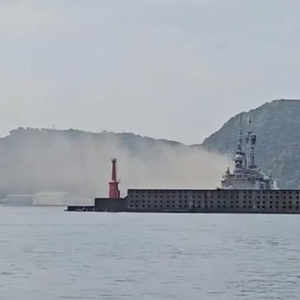 台军“主力战舰”疑似起火，舰体冒浓烟视频曝光