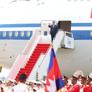 习近平抵达金边对柬埔寨进行国事访问