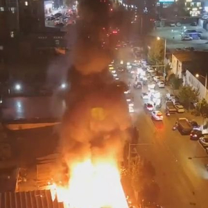 官方回应郑州一房屋起火传出爆炸声：火已扑灭，未接到人员伤亡报告