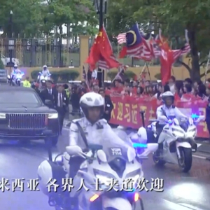 独家视频丨习近平主席到访马来西亚 各界人士夹道欢迎