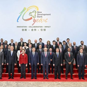 习近平访问金砖国家新开发银行