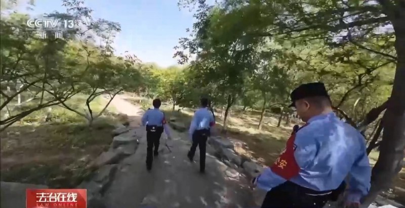 法治在线丨计时越野登山 指示牌秒变定位器 景区民警练就处警“加速度”