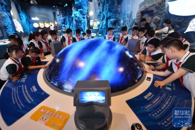 全国科技活动周：科技馆里感受科技魅力