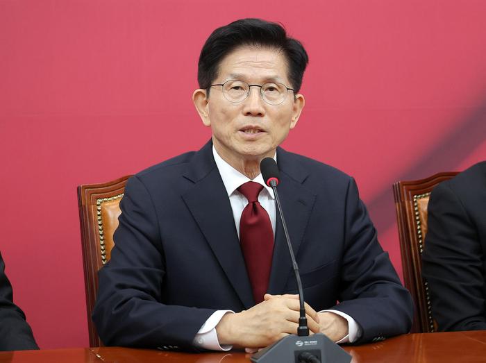 倒计时一个月，韩总统大选斗争升级 候选人“各有各的难处”