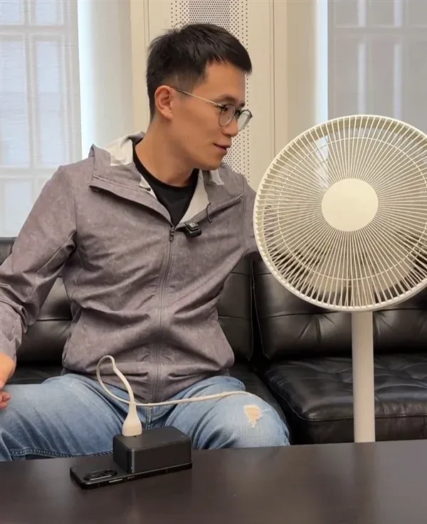 零跑朱江明自曝年薪8万， IPO后没领过工资；曝微软“断供”华大基因办公软件，后者已与金山办公达成战略合作；阿里正在大批出售旗下资产丨雷峰早报