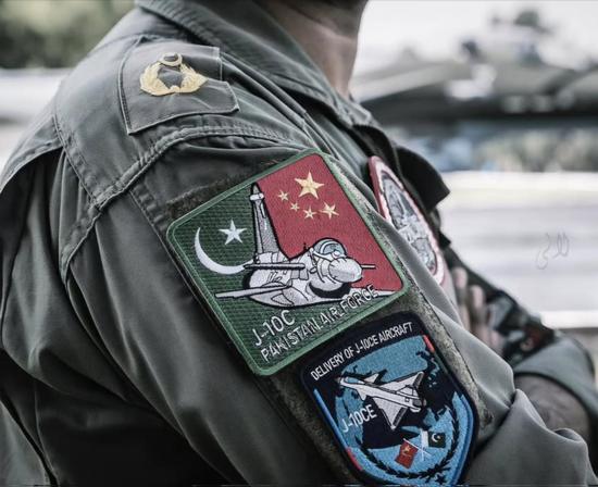 歼-10C试刀,媒体:西方空战神话破防,中国打法实现降维打击