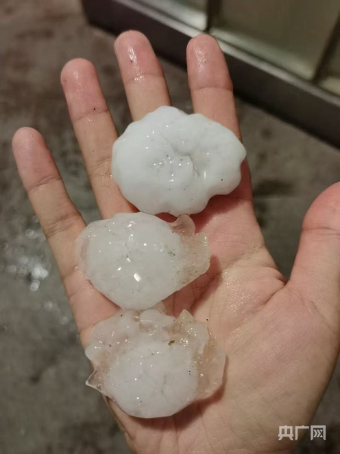 北京迎来强对流天气：有冰雹如鸡蛋大小  可能造成雹灾