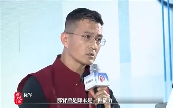 雷军官宣小米造芯！自研手机SoC芯片即将发布；吉利揭秘极氪私有化真相，吉利高管：时间不等人；零跑高管：降价只是决定，降本才是能力丨雷峰早报