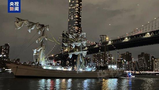 墨西哥军方:军舰在撞桥时由纽约引航员指挥操作