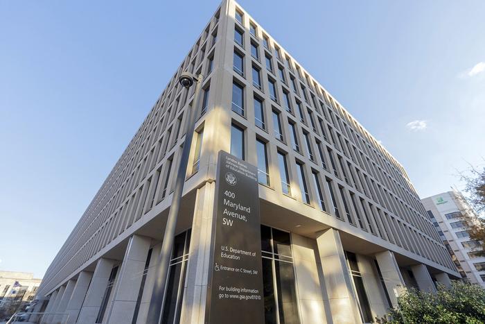 美法官下令阻止教育部裁员 要求恢复1300人职位