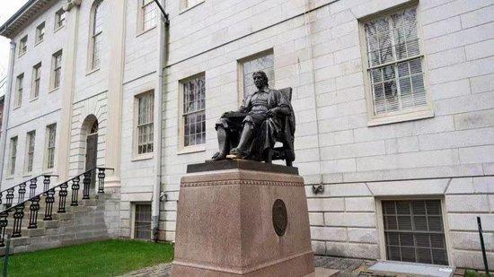 禁招国际学生,特朗普政府下狠手,哈佛大学如何接招?