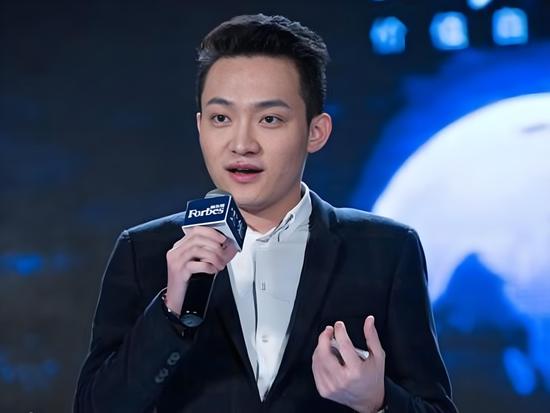 跑到美国后,他狂砸1.4亿当上“特朗普榜一大哥”