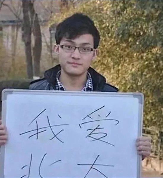 跑到美国后,他狂砸1.4亿当上“特朗普榜一大哥”