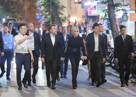 挨了一巴掌的马克龙，在越南说了些啥？危险！