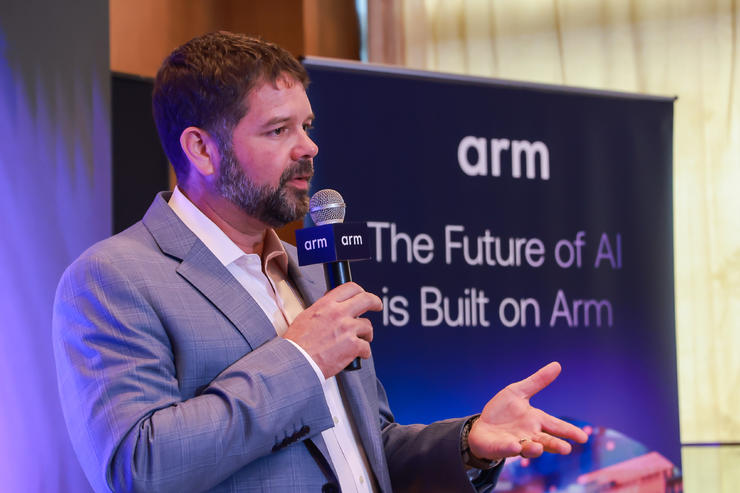 Arm将在2025年达成的两大出货量占比成就：服务器50%、PC平板40%
