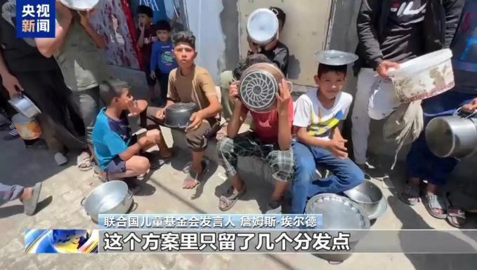 她曾在联合国巴勒斯坦难民救济和工程处当秘书,如今却在加沙垃圾堆中找吃的
