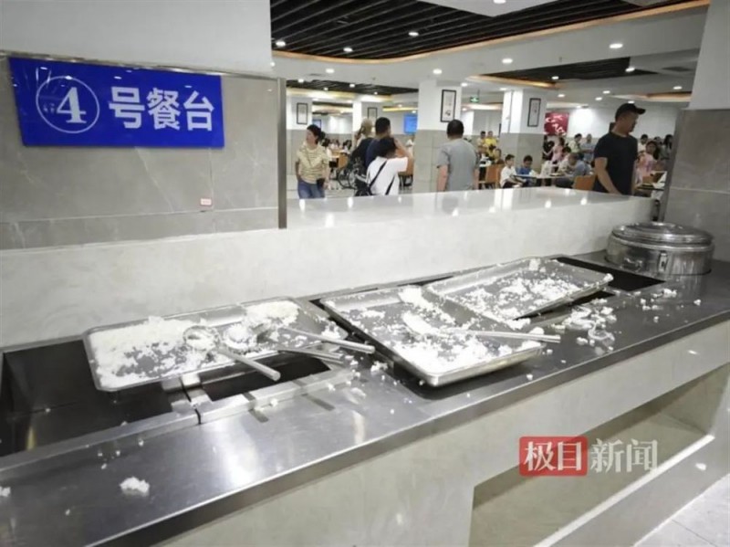 看丹观察蛘飧觥拔逡弧奔倨冢大家为啥都往机关食堂跑？