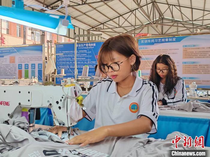 中缅边境瑞丽：缅甸国际学生开启逐梦之旅