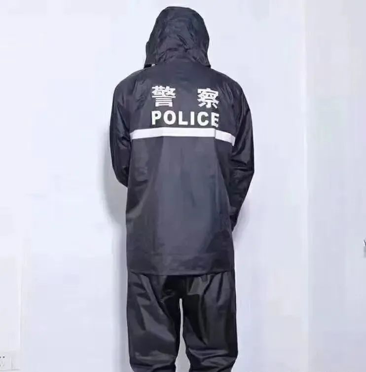 看丹观察丨村民办丧事穿“警察”雨衣？网友：这衣服可不敢乱穿……