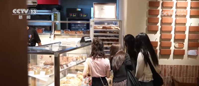 “年轻力”打造消费新图景 “小而美”店铺激活城市消费新潜能