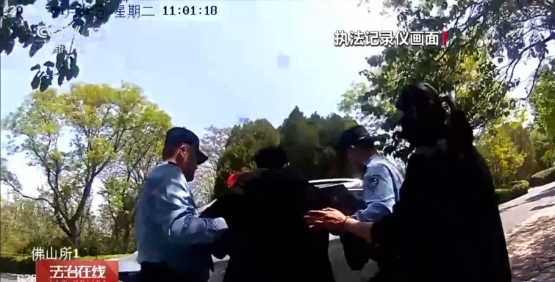 法治在线丨计时越野登山 指示牌秒变定位器 景区民警练就处警“加速度”