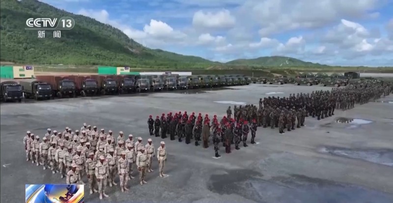中柬陆空方向实兵实弹演练  场面震撼  直击现场→
