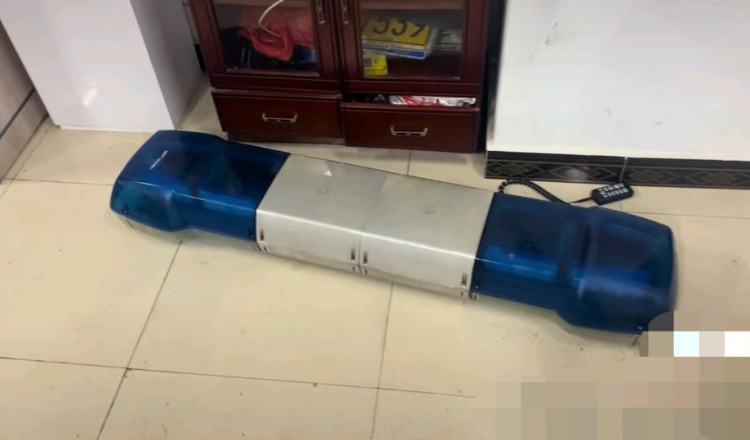 看丹观察丨鸣笛开道去旅游？救护车决不能成为享受特权的“私家车”！
