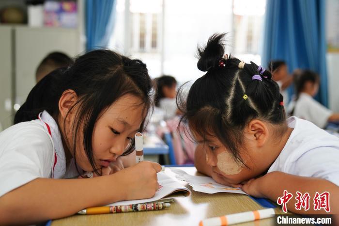 （友城故事）中缅边境“国门小学”：双语诗书写“胞波”情谊