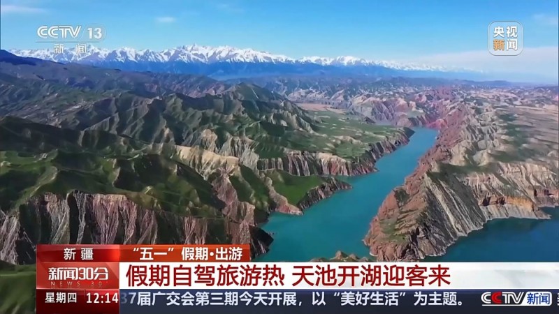 港珠澳大桥VS莫高窟 请选择你的假期出游目的地→
