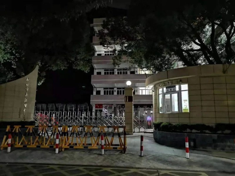 看丹观察丨强制要求家长到校陪餐监考！家委会的“边界感”到底该在哪？