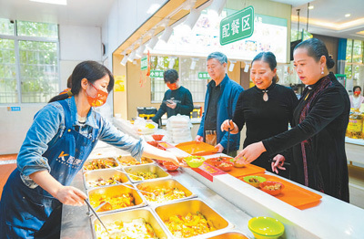 家门口养老，呵护银发族幸福晚年（消费视窗・服务消费一线探访⑤）