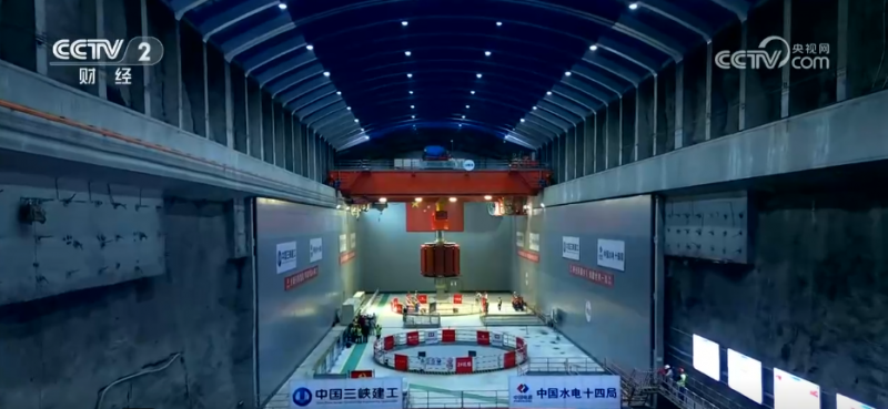 坚守工作岗位  假期不停工  建设者们用奋斗诠释“劳动最光荣”