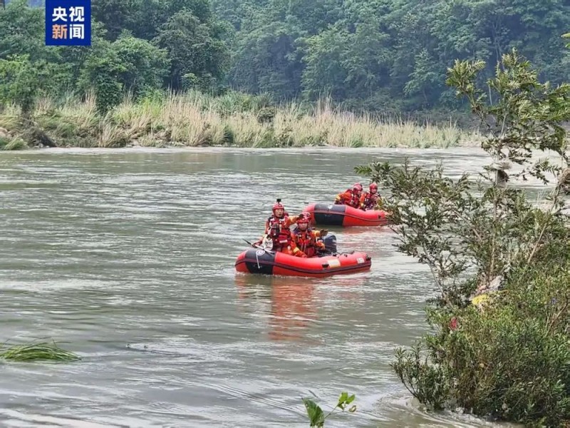 7点出发丨一儿童疑触碰小区路灯电桩身亡，当地回应！