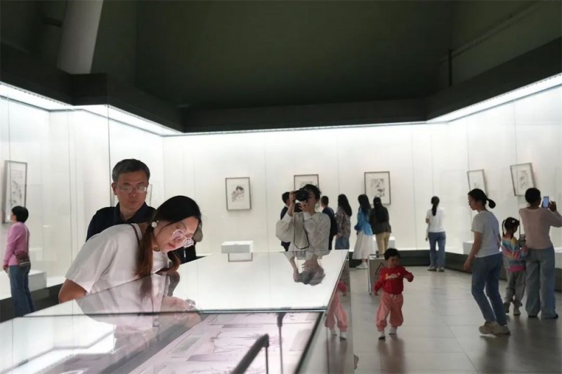 “笔墨酣畅・音画共愈”：李苦禅大写意国画×音乐疗愈沉浸式体验在济南举办