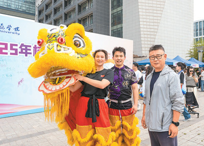 用舞狮架起文化交流之桥（海客话中国）