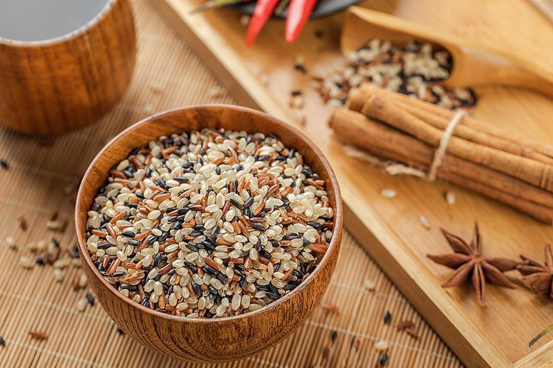 睡前多吃点碳水就能快速入睡？想睡得好这样吃→