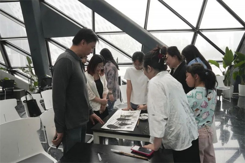 “笔墨酣畅・音画共愈”：李苦禅大写意国画×音乐疗愈沉浸式体验在济南举办