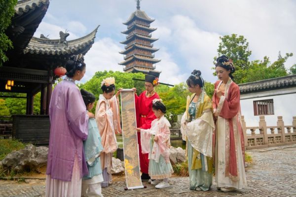 【好评中国・追光青年】“新农人”如何成为“兴农人”