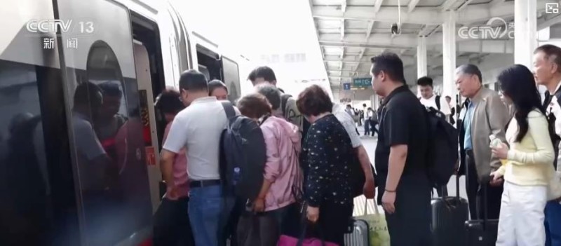 铁路运输“加速跑”：1至4月旅客发送量创新高 旅游与跨境运输双丰收