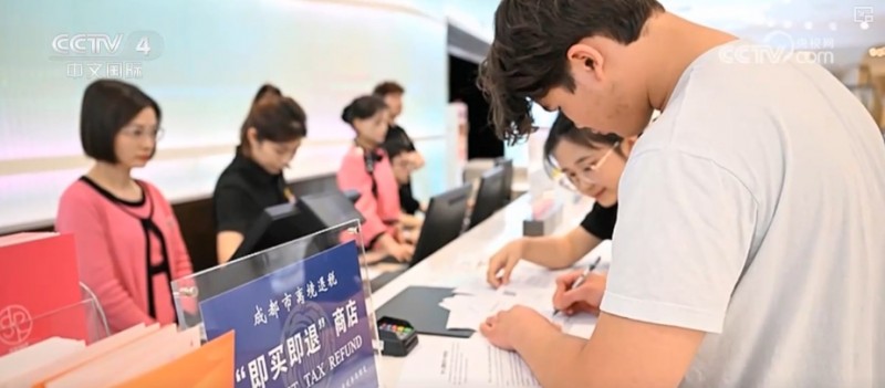 火热“中国游”呈现新趋势  时尚与传统交相辉映成磁吸外国游客密码