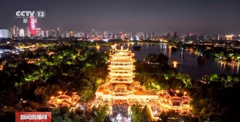 逛洪崖洞、漫步海滩、游故宫……这些景区太出片啦