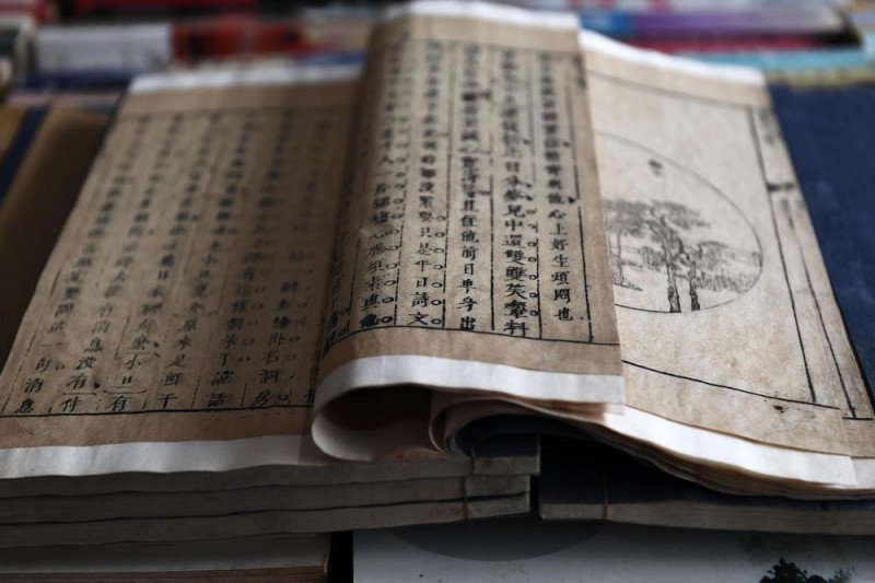 读城｜百岁老书翁守着百年旧书店：爱书的人多，书香不会散！