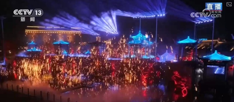 “一秒入戏”穿越、亭台楼阁火树银花 多样“夜”态激活消费新活力