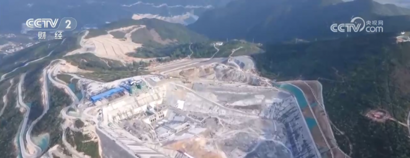 坚守工作岗位  假期不停工  建设者们用奋斗诠释“劳动最光荣”