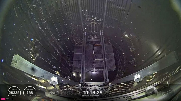 马斯克的星舰试飞又炸了，成功上天却功亏一篑