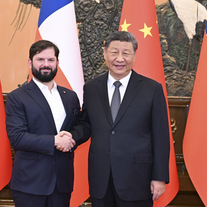 习近平主席会见智利总统博里奇