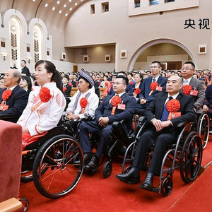 【央视快评】勇敢克服困难挑战 积极追求人生梦想
